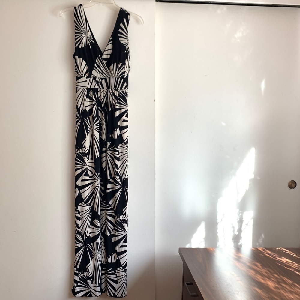NWT Lily black and white graphic print casual daytime maxi dress